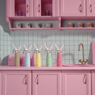 Láhev na šlehačku, HENDI, 0,5L, Pastelově růžová, 80x(H)260mm | 975886