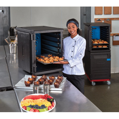 Termoizolační box Cam GoBox s předním plněním pro nádoby 600x400 mm, se 6 vestavěnými drážkami, Cambro, 126 l, s 6 drážkami,