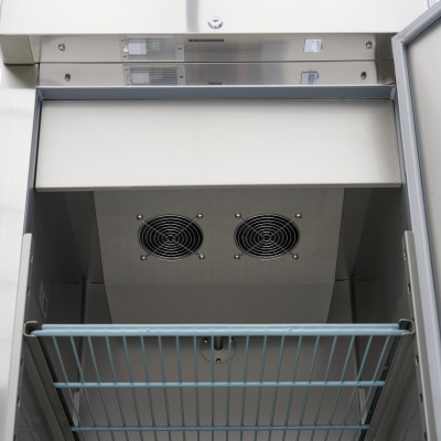 Maxima Mrazící skříň - 600 l - 3 nastavitelné police (2/1 GN) - nerezová ocel - na kolečkách |  09400007